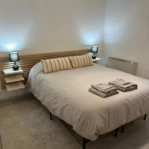 A 5 Min Del Aeropuerto + Ifema Apartamento