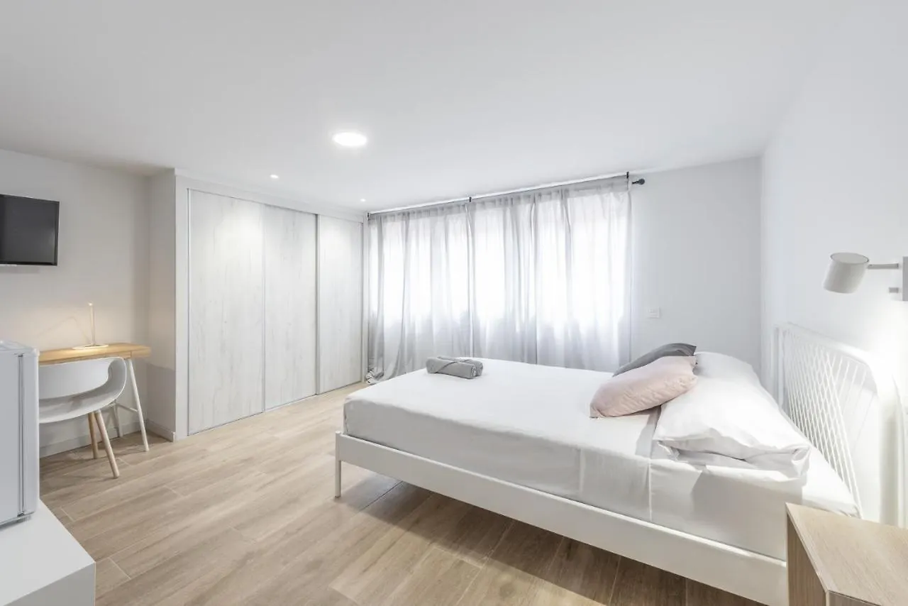 Room Urban Barajas 5